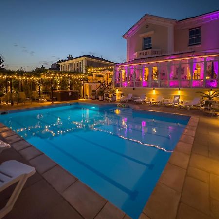 Riviera Lodge Hotel توركواي المظهر الخارجي الصورة