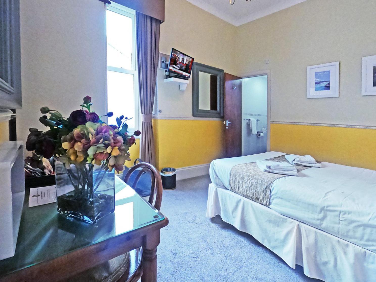 Riviera Lodge Hotel توركواي المظهر الخارجي الصورة