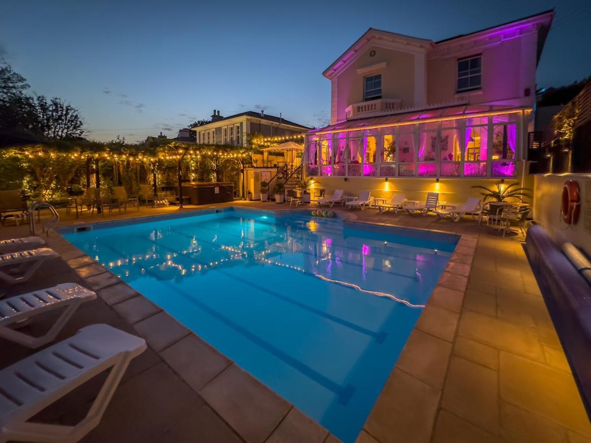 Riviera Lodge Hotel توركواي المظهر الخارجي الصورة