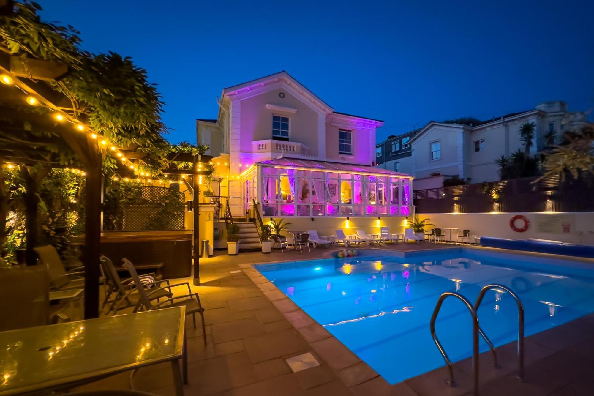 Riviera Lodge Hotel توركواي المظهر الخارجي الصورة