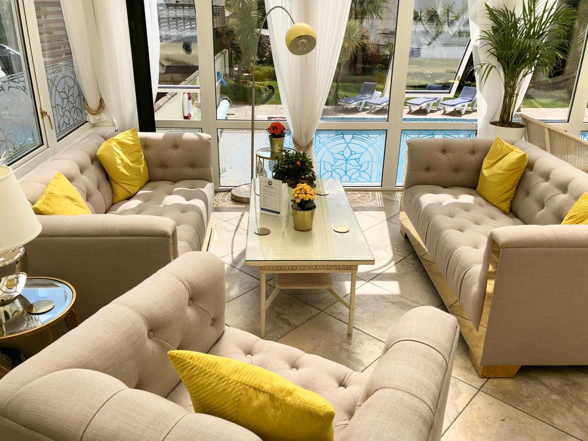 Riviera Lodge Hotel توركواي المظهر الخارجي الصورة